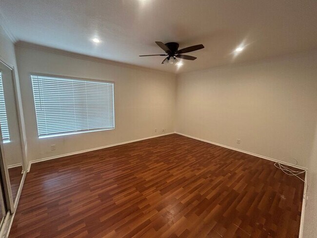 Building Photo - 4412 Ocean View Blvd