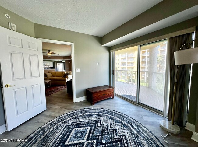 Building Photo - 4670 Links Village Dr