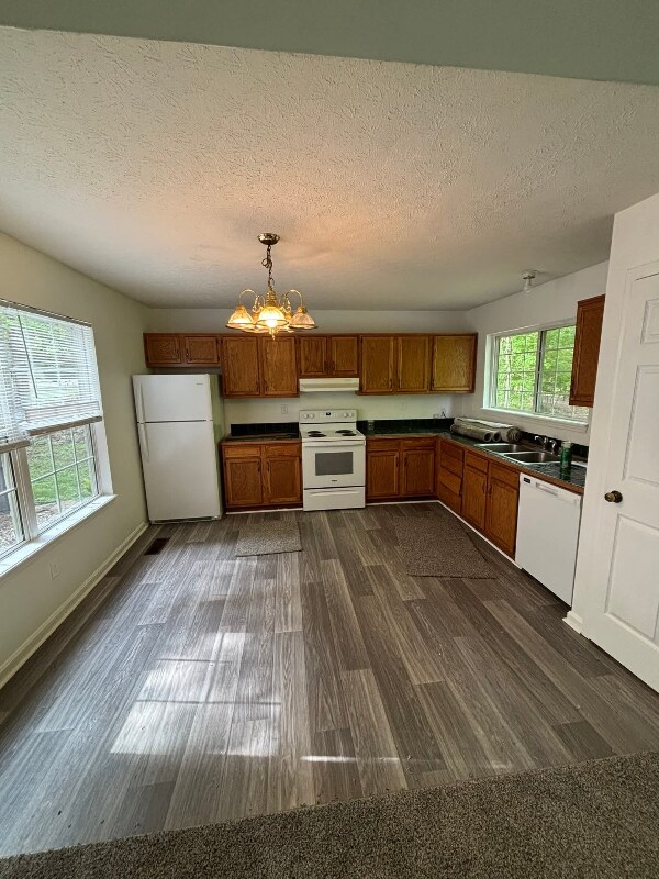 Building Photo - 33 Wisteria Ln
