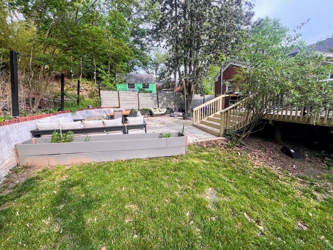 Building Photo - 5602 Hawthorne St