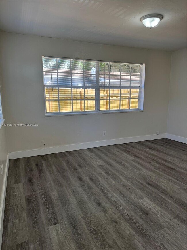 Building Photo - 522 NW 13th Ave