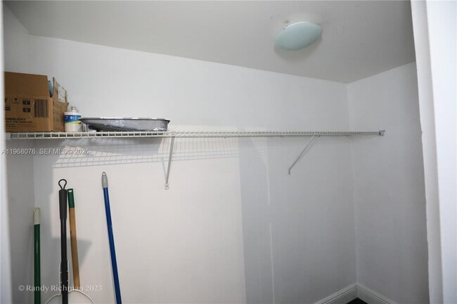 Building Photo - 600 NE 36th St