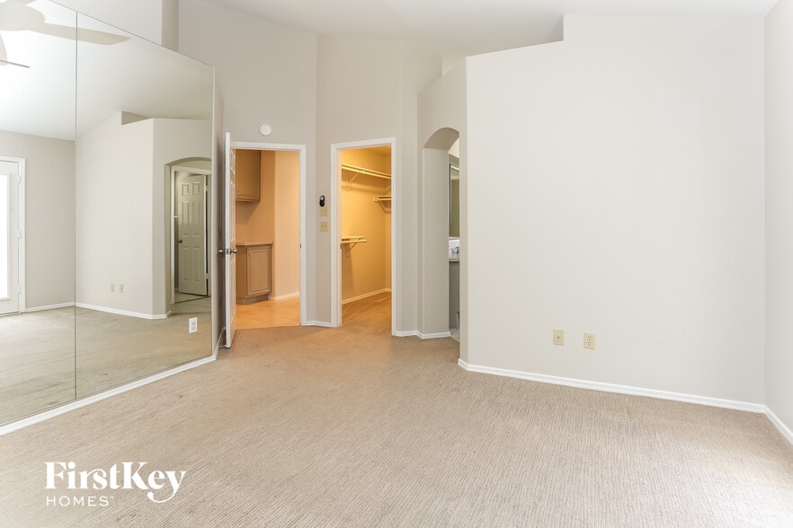 Building Photo - 4421 Inez Dr