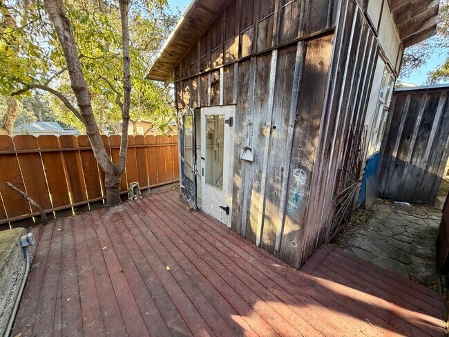 Building Photo - Unique 2 bedroom 2 bath home in Pacific Grove!