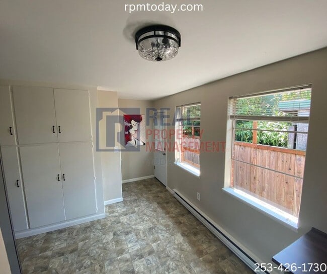 Building Photo - Stylish and Convenient 2BR/1BA Home with A...