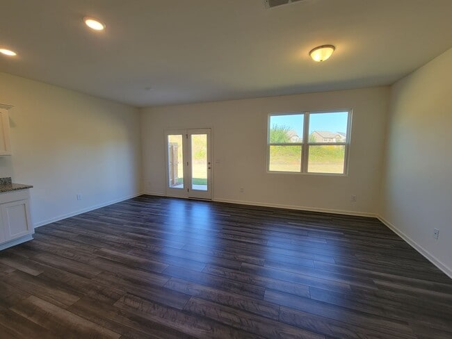 Building Photo - Townhome in McDonough!