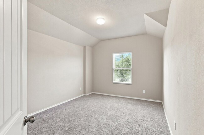 Building Photo - 612 River Rock Rd