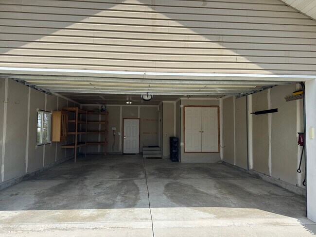 Building Photo - 156 W 100 S