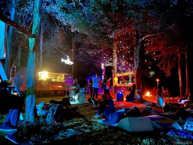 Building Photo - 789 Salisbury Turnpike