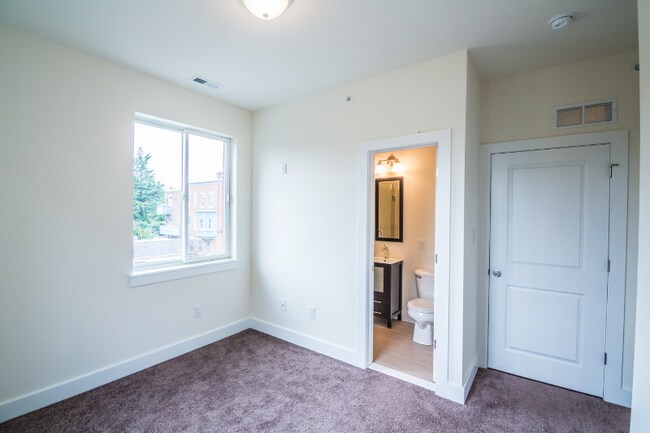 Building Photo - 411 N 34th St