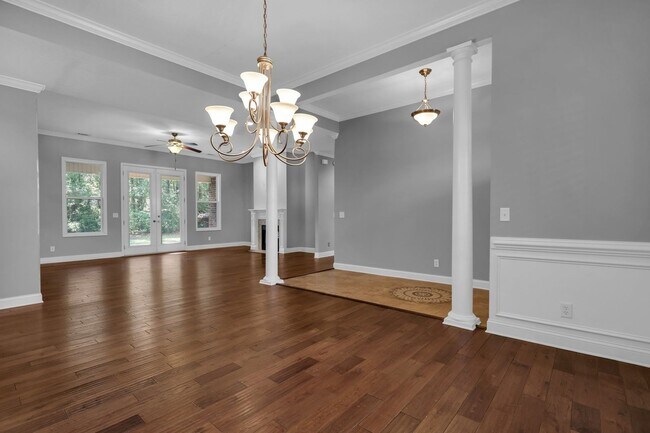 Building Photo - AVAILABLE LATE JULY 2025 (PET FRIENDLY)