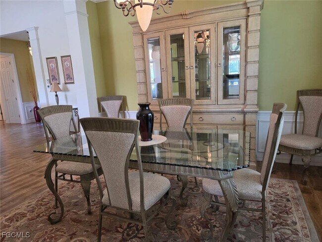 Building Photo - 9129 Links Dr