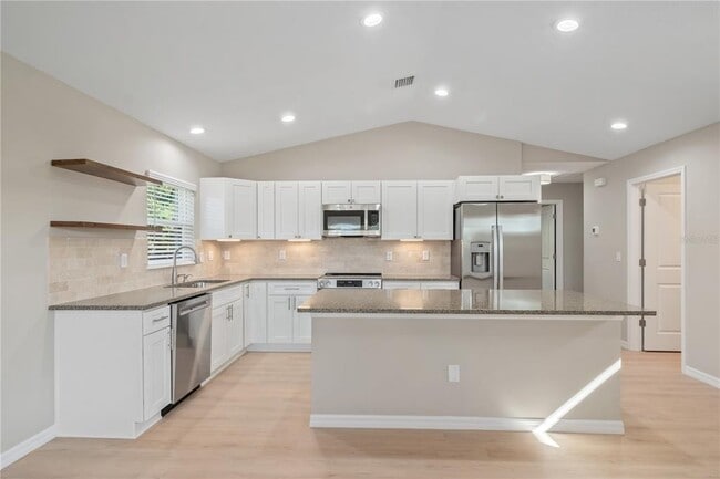 Building Photo - 519 SW 19th Ave