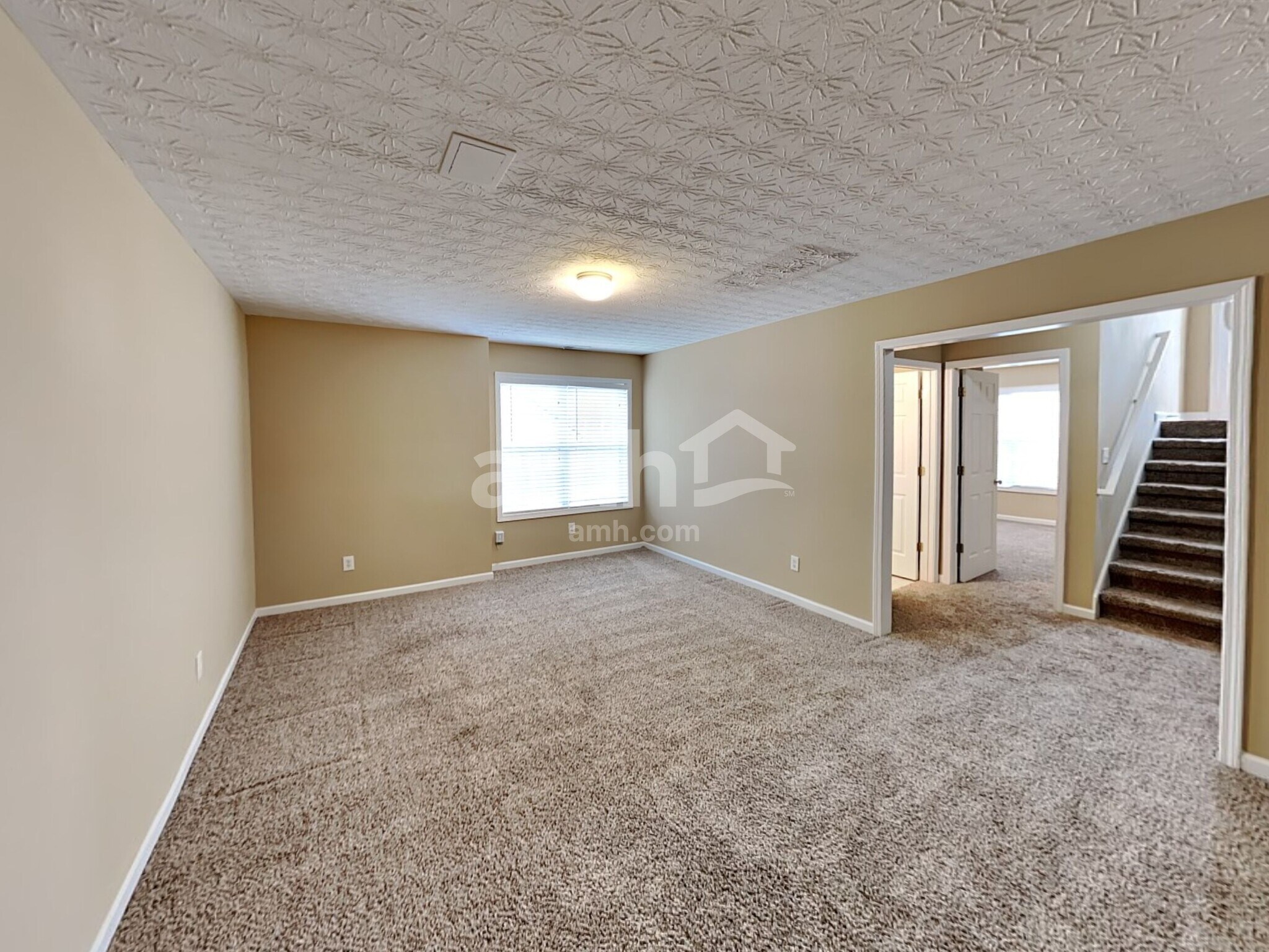 Building Photo - 123 W Skyline Vw