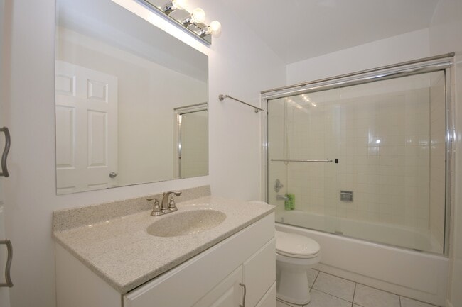 Building Photo - 1644 Stockton Ln