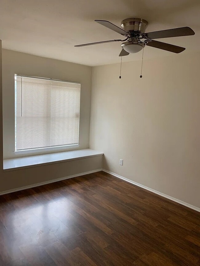 Building Photo - 12121 Bob White Dr