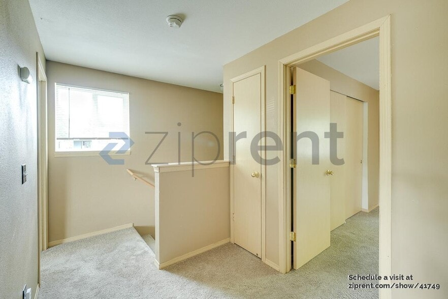 Building Photo - 936 24th St NE
