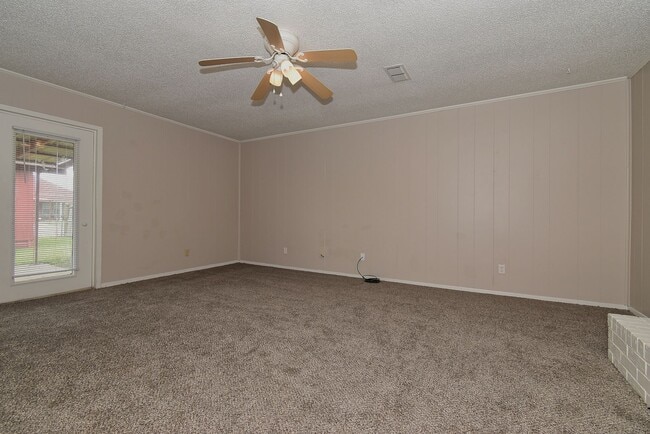 Building Photo - 3117 Chaparral- House
