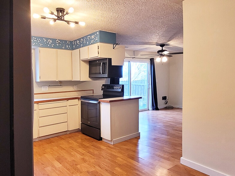 Building Photo - 649 N Hayes St