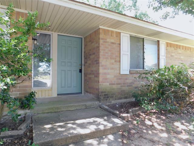 Building Photo - 2204 Canterbury Ct