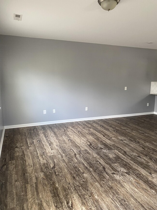 Building Photo - 8960 Commons Townes Dr