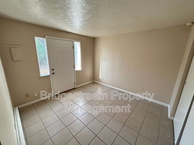 Primary Photo - 1901 Hazel Ave