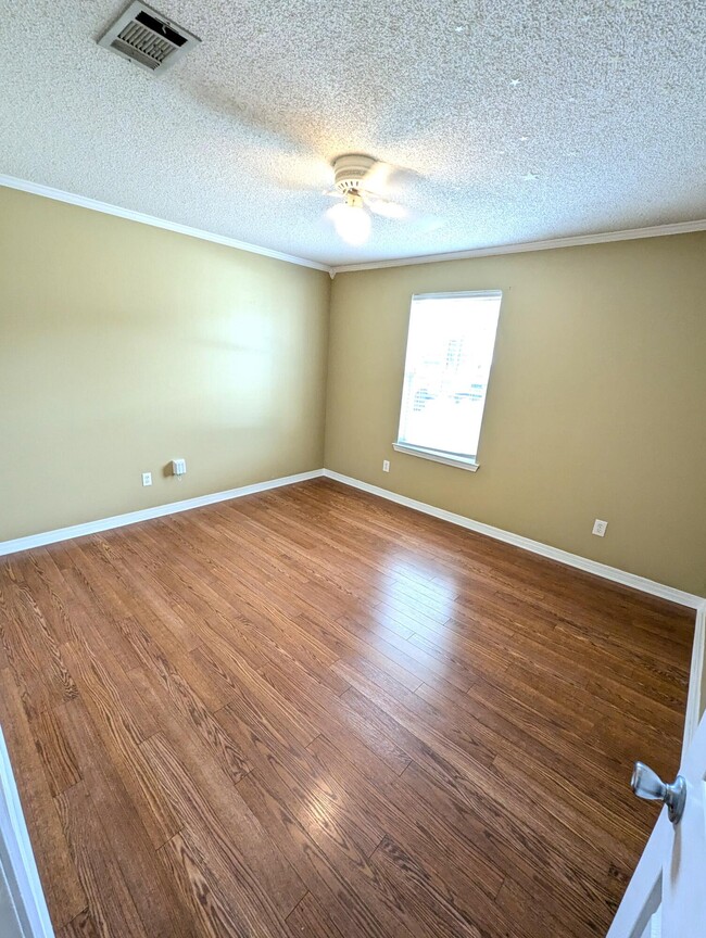 Building Photo - 2734 Augustus Rd