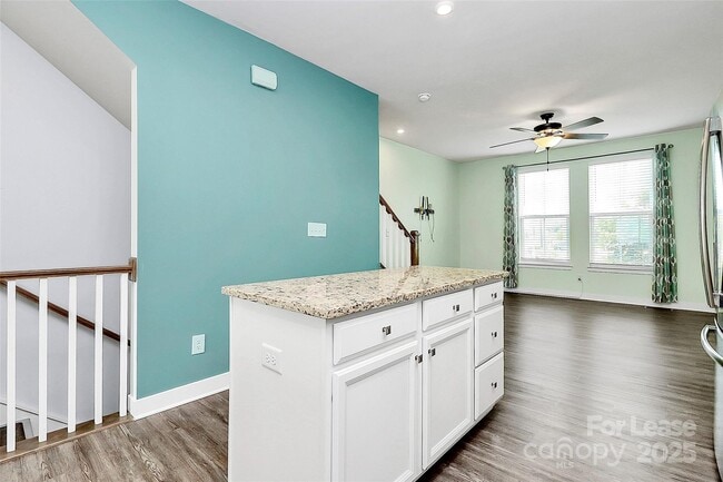 Building Photo - 228 Parkwood Ave