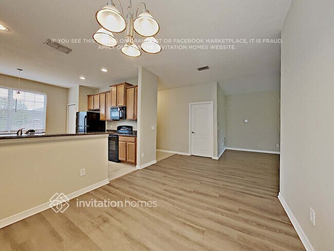Building Photo - 14255 Queenside St