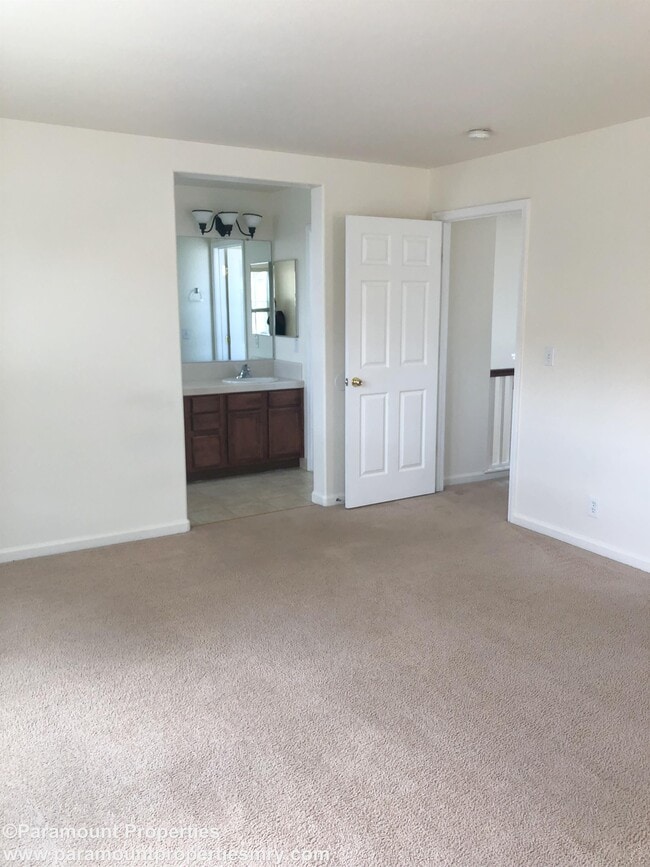 Building Photo - 279 Azalea Pl