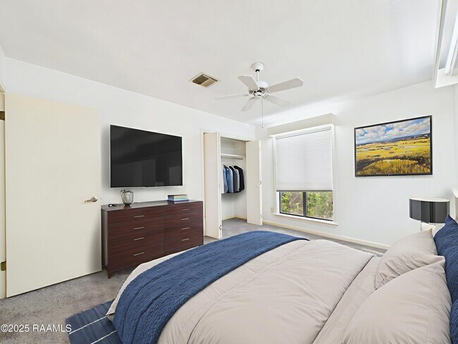 Building Photo - 19 Courtyard Cir