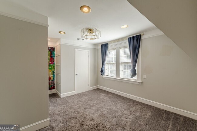 Building Photo - 1957 Walker Ave