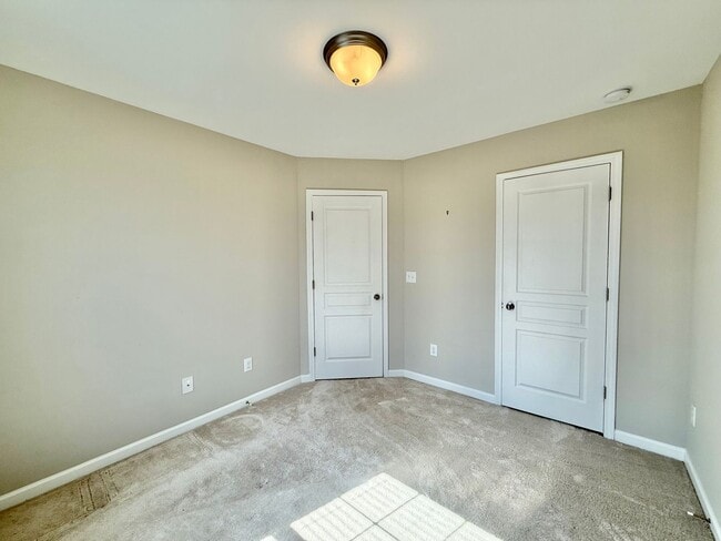 Building Photo - Stunning 3BD, 3.5BA Raleigh Townhome in th...