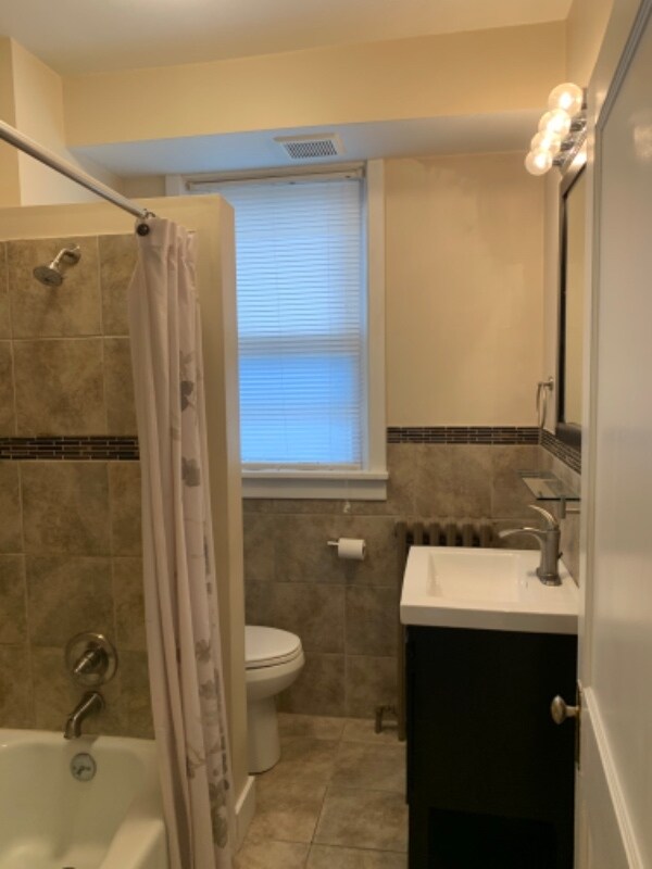 Building Photo - 313 311 Augusta St