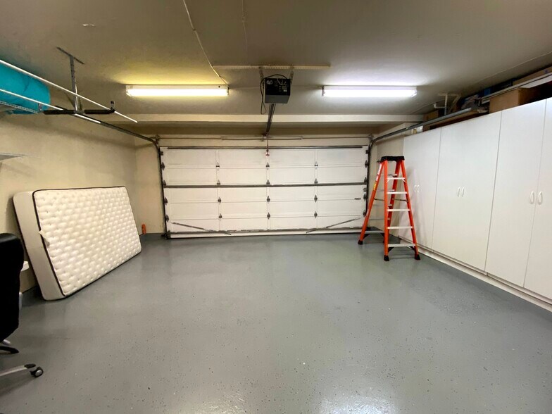 Building Photo - 34565 Vane Cmn