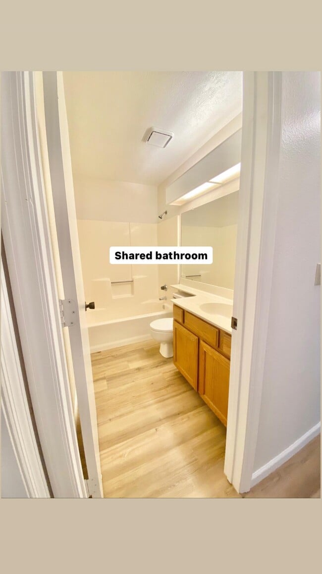 Building Photo - 633 W Southern Ave