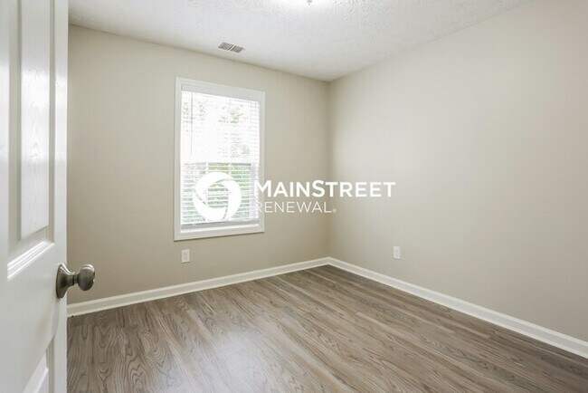 Building Photo - 3 Bedroom Pet-Friendly Home in Jonesboro, GA with Main Street Renewal