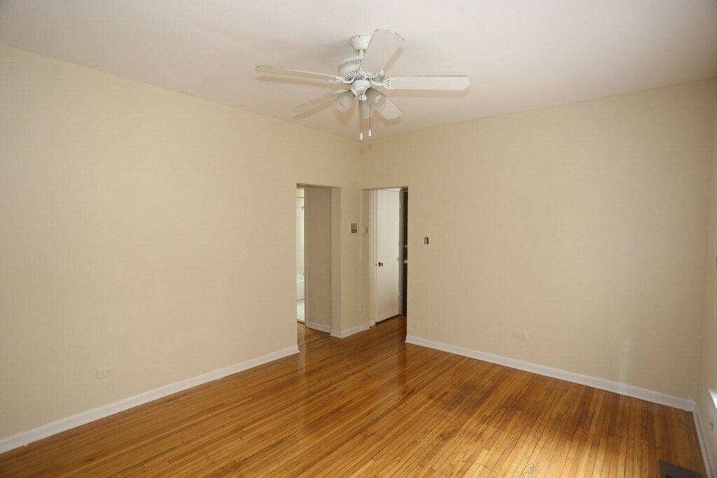 Building Photo - 714 W Barry Ave