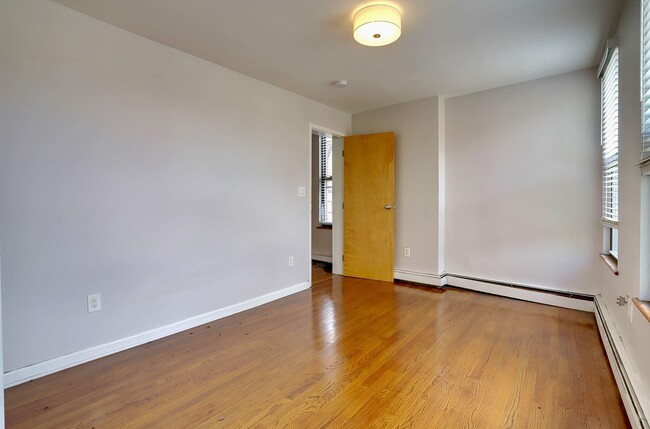 Building Photo - 197 Newark Ave