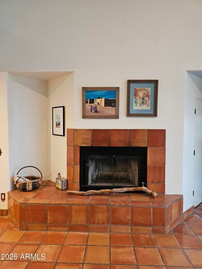 Building Photo - 6540 E Maria Dr