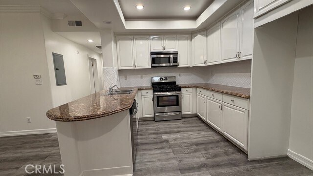 Building Photo - 414 E Valencia Ave