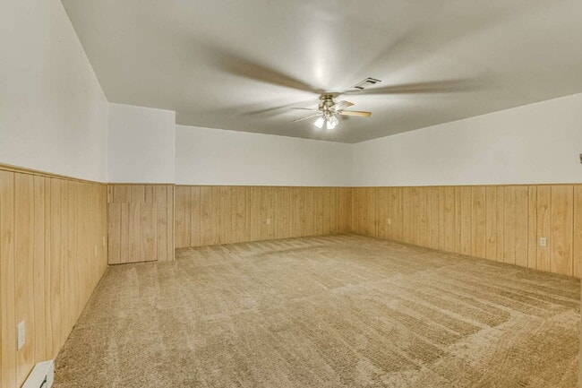 Building Photo - Modern Comfort and Convenience Await