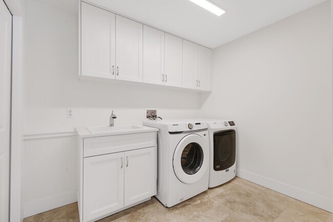 Building Photo - 1386 S Atlantic Dr