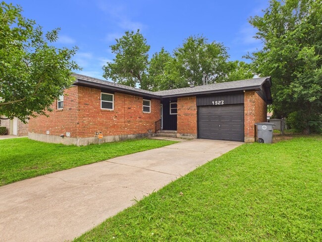 Building Photo - 4523 SE Avalon Ave