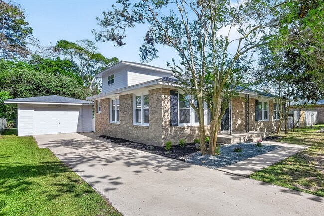 Building Photo - 729 Loggins Dr