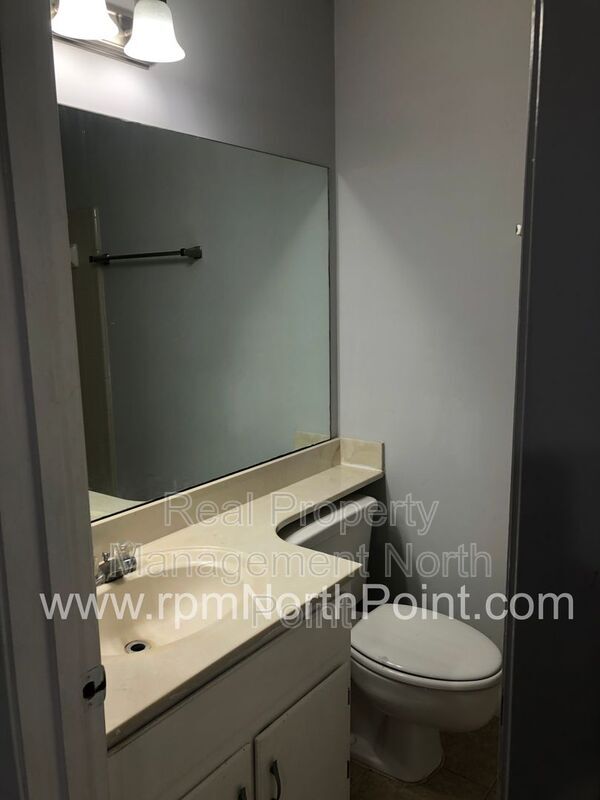 Building Photo - 676 Anderson Walk