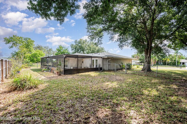 Building Photo - 1241 Riviera Dr NE