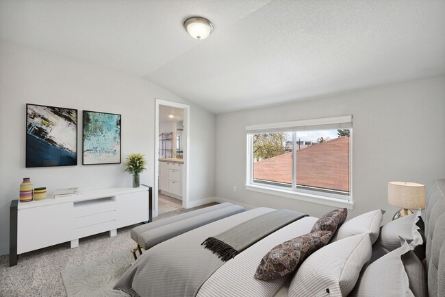 Building Photo - Modern 3BD Townhome w/ a Rooftop Deck!