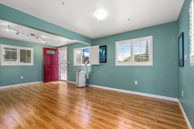 Building Photo - 312 Hiolani St