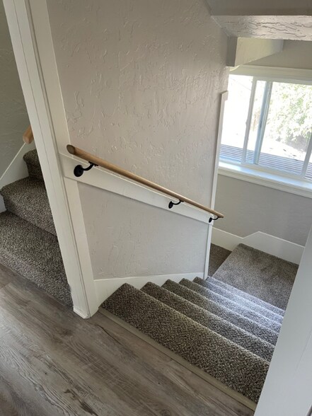 Building Photo - 951 S Rimrock Rd